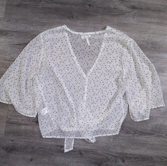 Kirra | Chiffon Printed Crop Blouse with Tie- Sz M - Picture 2 of 5